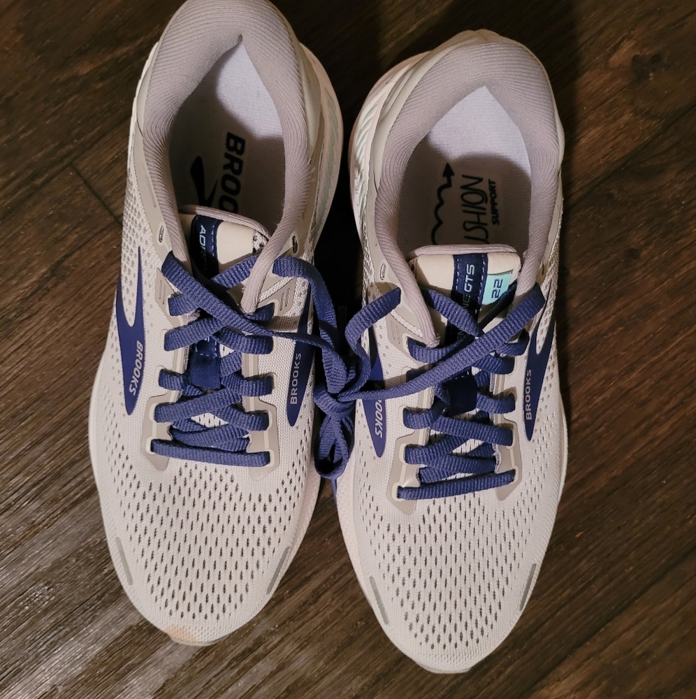 BROOKS Adrenaline GTS 22